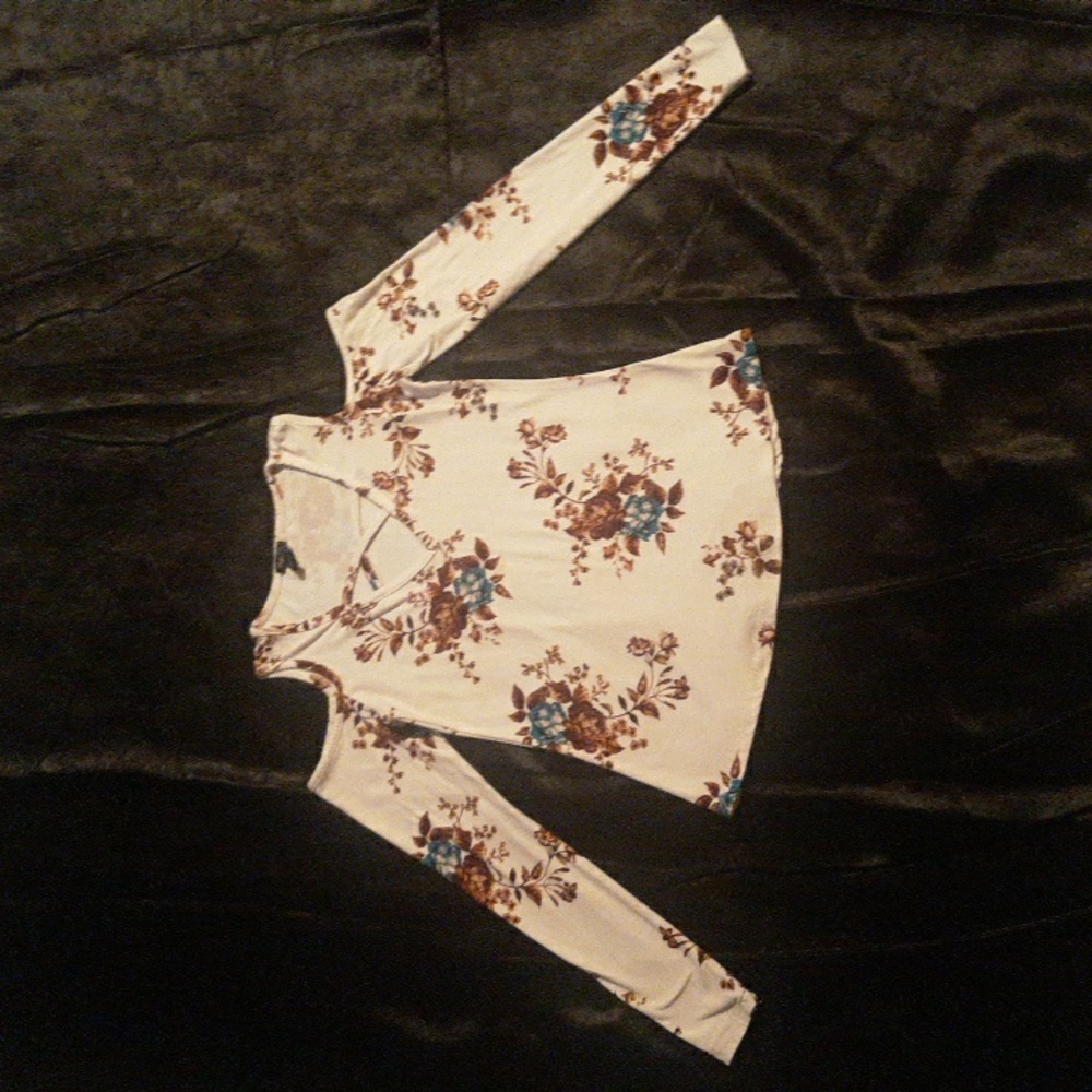RUE 21 SIZE XS LONG SLEEVE FLORAL SHIRT